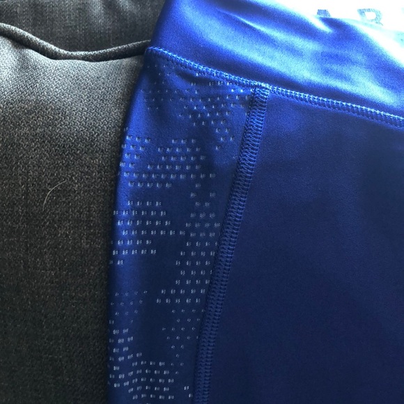 Under Armour Crop Pants - Picture 3 of 3